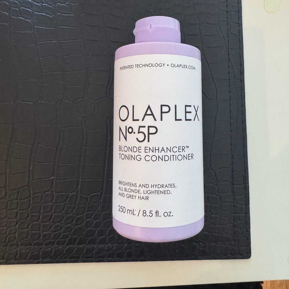 OLAPLEX No.5P Blonde Enhancer Toning Conditioner